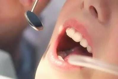牙疼怎么辦？立刻止疼妙絕招：鹽水漱口及點按穴位有效快速止痛